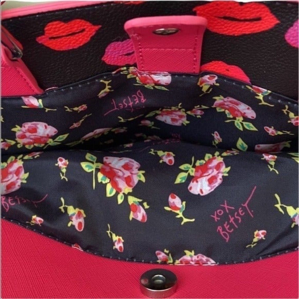 Betsey Johnson Heart Purse hot pink 👛 - Picture 9 of 10